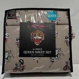 NWT Ed Hardy Love Hard Die Young Queen Size 6 Piece Sheet Set W/ 4 Pillow Cases.